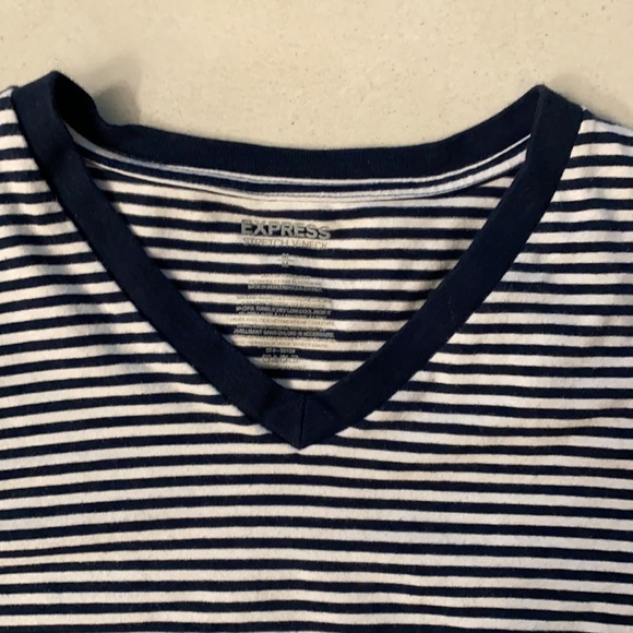Men’s Express V neck in Medium - Picture 6 of 10